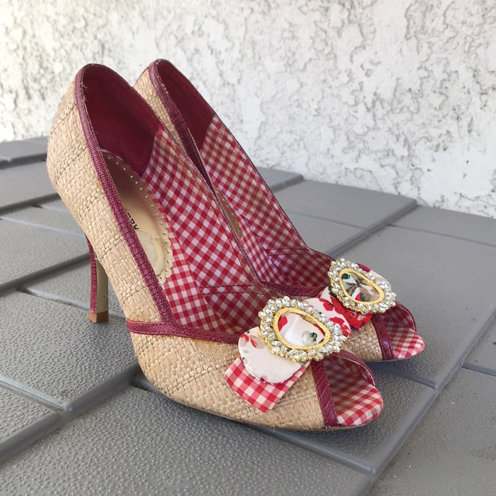 Vintage open toe heel with brooch